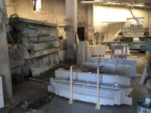 Maquinaria y placas de mármol